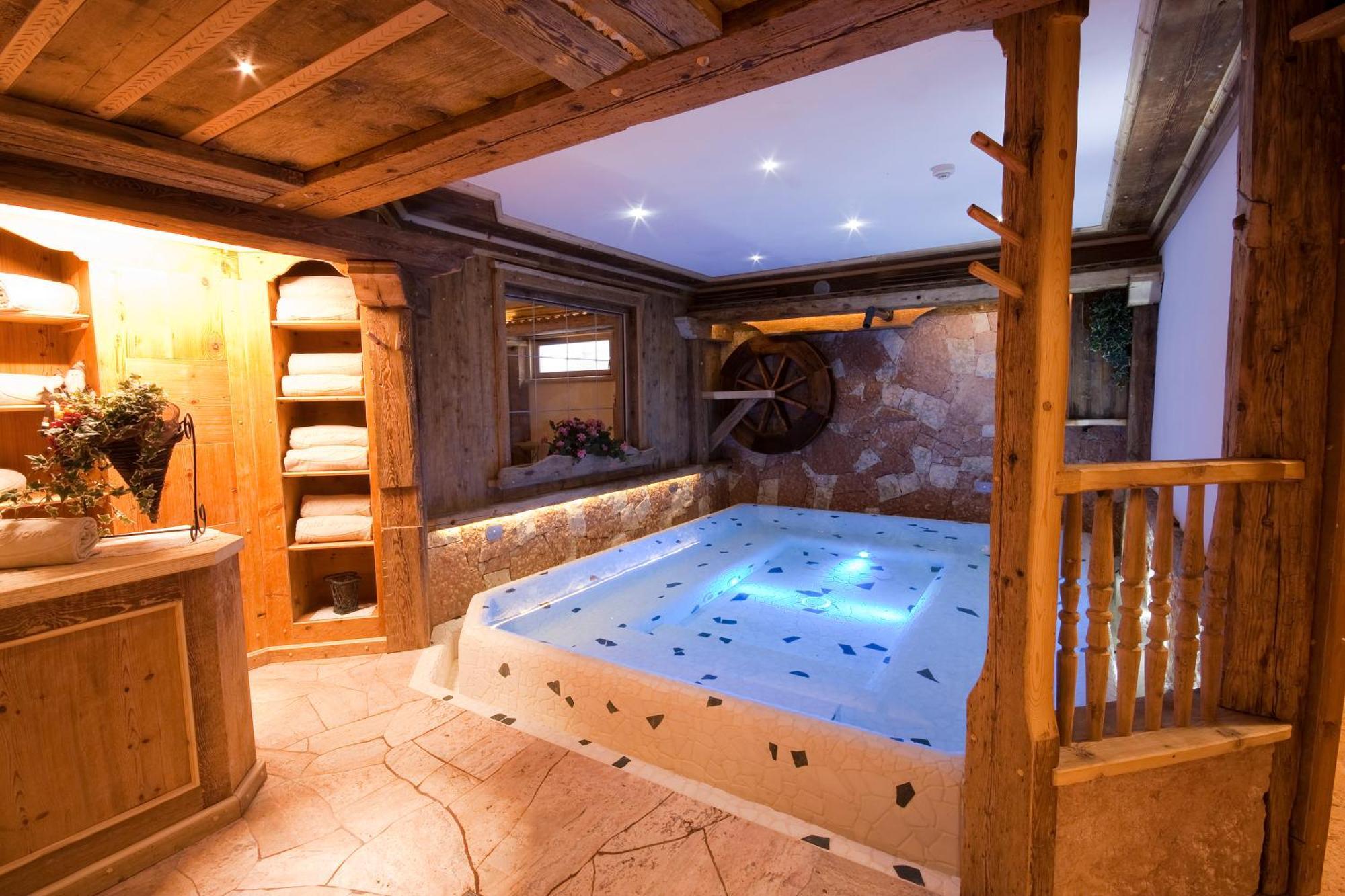 סוראגה Wellness Hotel Dolomia מראה חיצוני תמונה